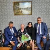 Поздравление труженицы тыла с 90- летием.